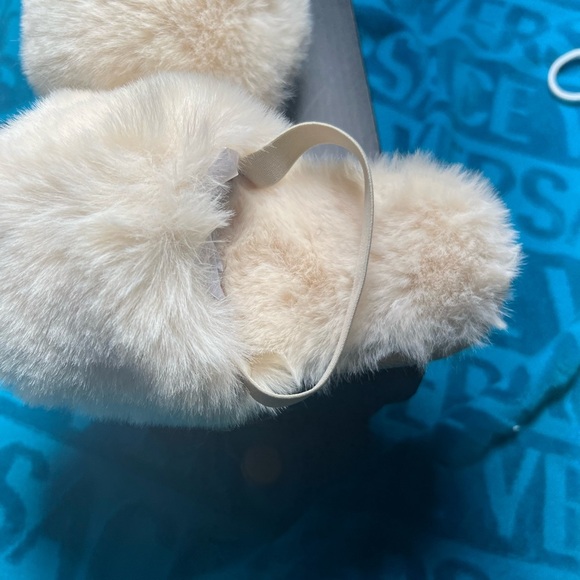 Inc Girl furry slides with elastic strap size 13-1 - Picture 3 of 4